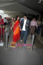  Vivek Oberoi with wife Priyanka Alva after marriage arrive at Mumbai airport on 30th Oct 2010 (21).JPG